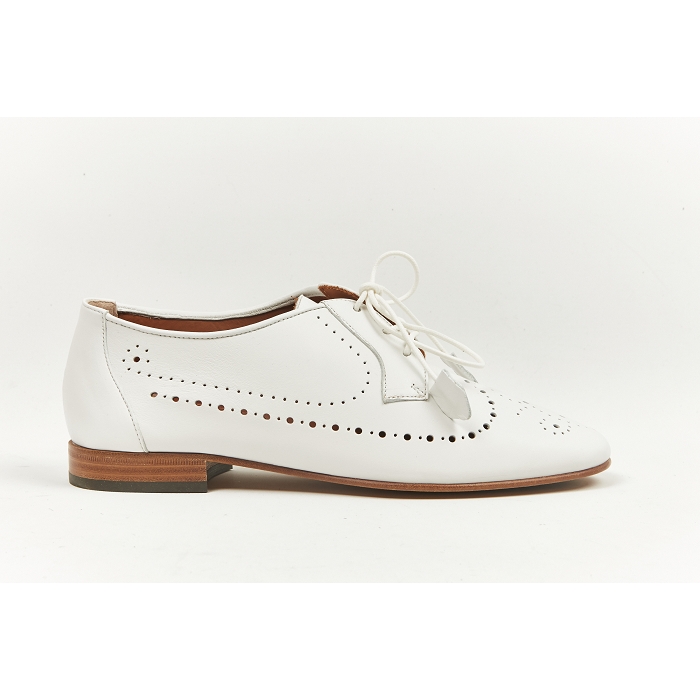 <span>2433</span><br><span>Cuir </span><br><span>BLANC</span>