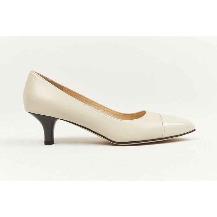 <span>51113</span><br><span>NAPPA </span><br><span>BEIGE</span>