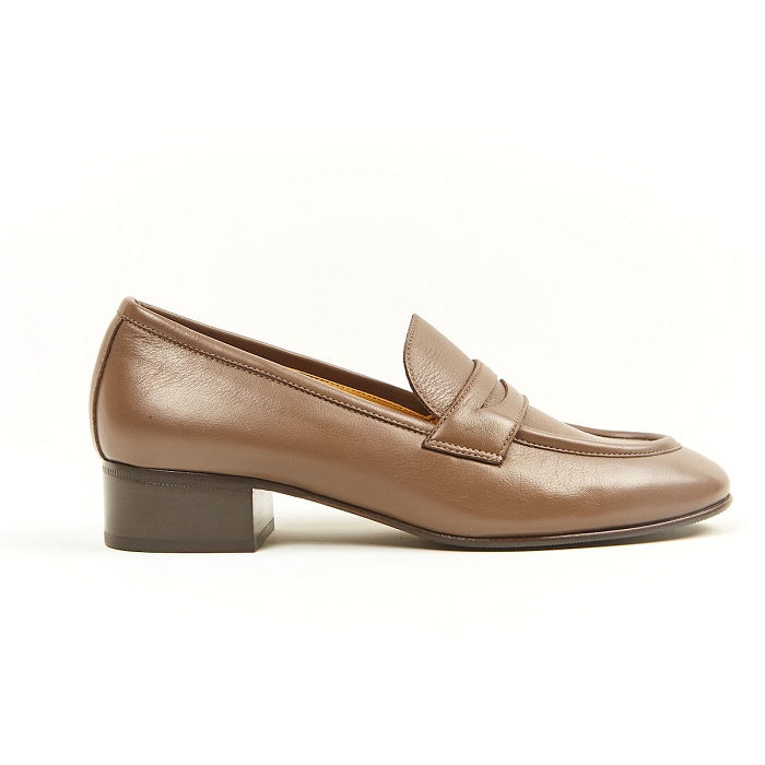 <span>2241</span><br><span>Veau </span><br><span>TAUPE</span>