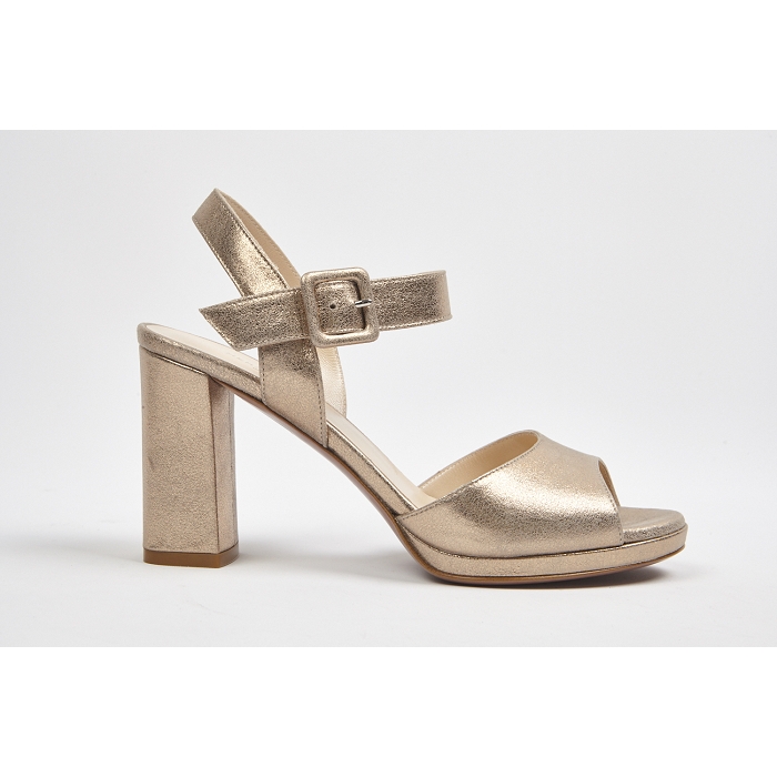 <span>19117</span><br><span>VELOURS nocciola</span><br><span>OR</span>