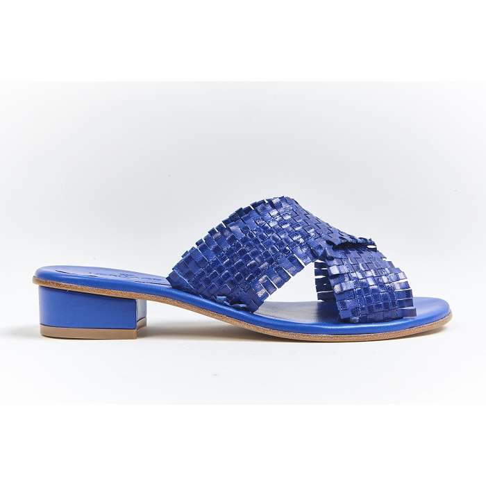 <span>2562</span><br><span>Tréssé </span><br><span>BLUE</span>