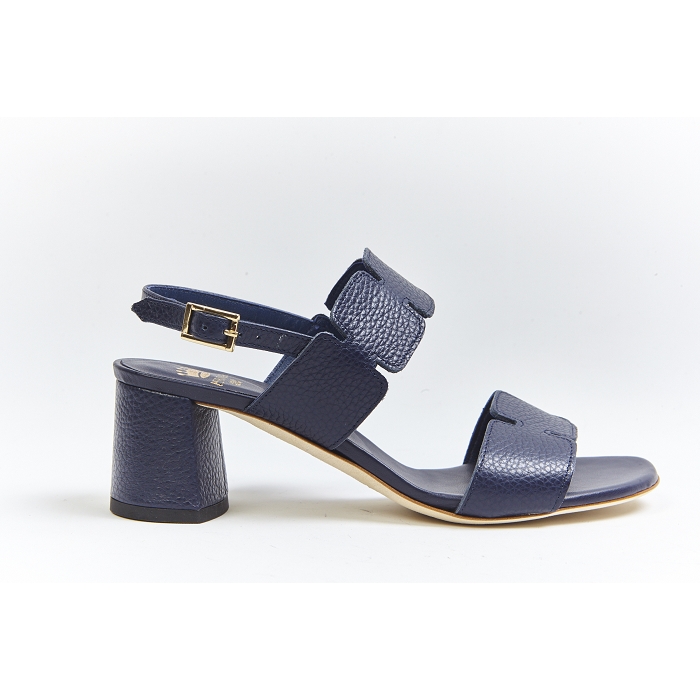 <span>800m</span><br><span>Cerf </span><br><span>BLUE</span>